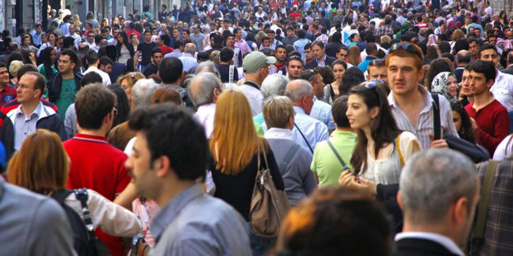 Dünya əhalisinin sayı rekorda yaxınlaşır