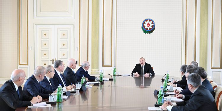 Bakı şəhəri və Abşeron yarımadasında su təchizatı, tullantı və yağış suları sistemlərinin təkmilləşdirilməsinə dair Dövlət Proqramına həsr olunan müşavirə keçirilib