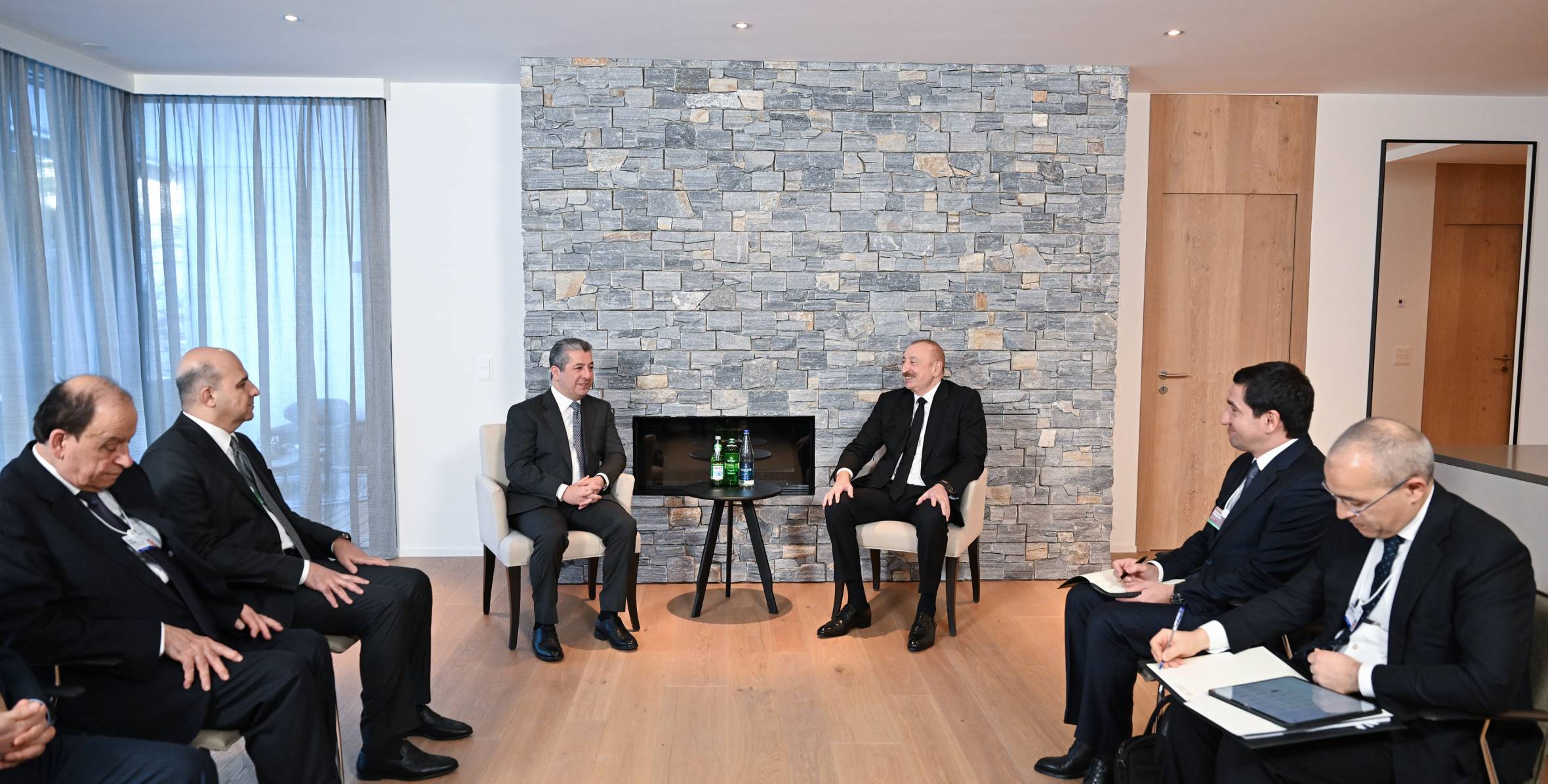 İlham Əliyev Davosda İraq Kürdüstan Regionunun Baş naziri ilə görüşüb