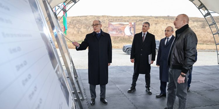 İlham Əliyev Ağdərə rayonunun Canyataq kəndində “Dəmirli” Filiz Emalı Kompleksinin fəaliyyəti ilə tanış olub