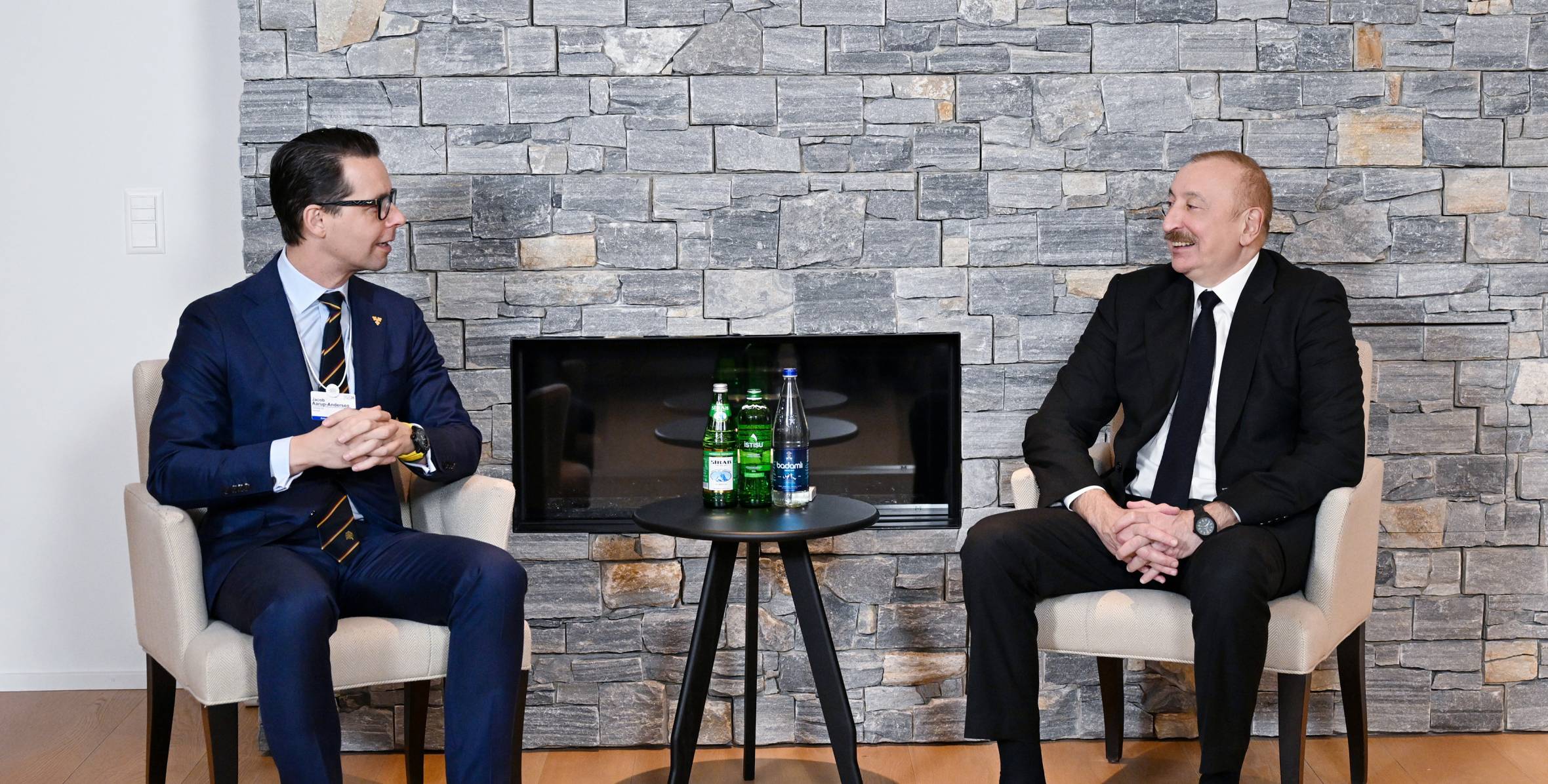 İlham Əliyev Davosda “Carlsberg Group” şirkətinin Baş icraçı direktoru ilə görüşüb