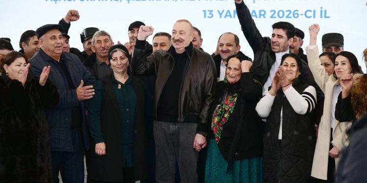 İlham Əliyev Ağdərənin Aşağı Oratağ kəndində Aşağı Oratağ, Çıldıran, Heyvalı və Çapar kəndlərinin sakinləri ilə görüşüb