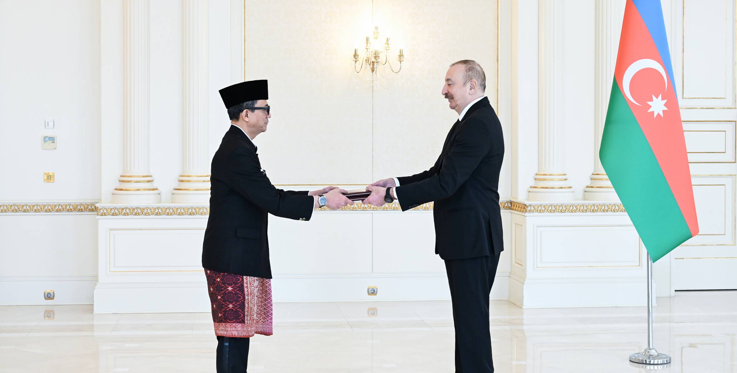 İlham Əliyev İndoneziyanın Azərbaycanda yeni təyin olunmuş səfirinin etimadnaməsini qəbul edib