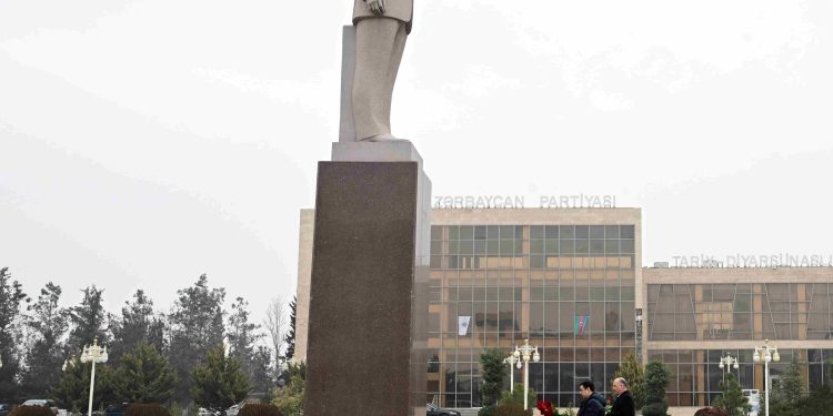 Mədəniyyət naziri Adil Kərimli Ucar rayonunda vətəndaşların müraciətlərini dinləyib