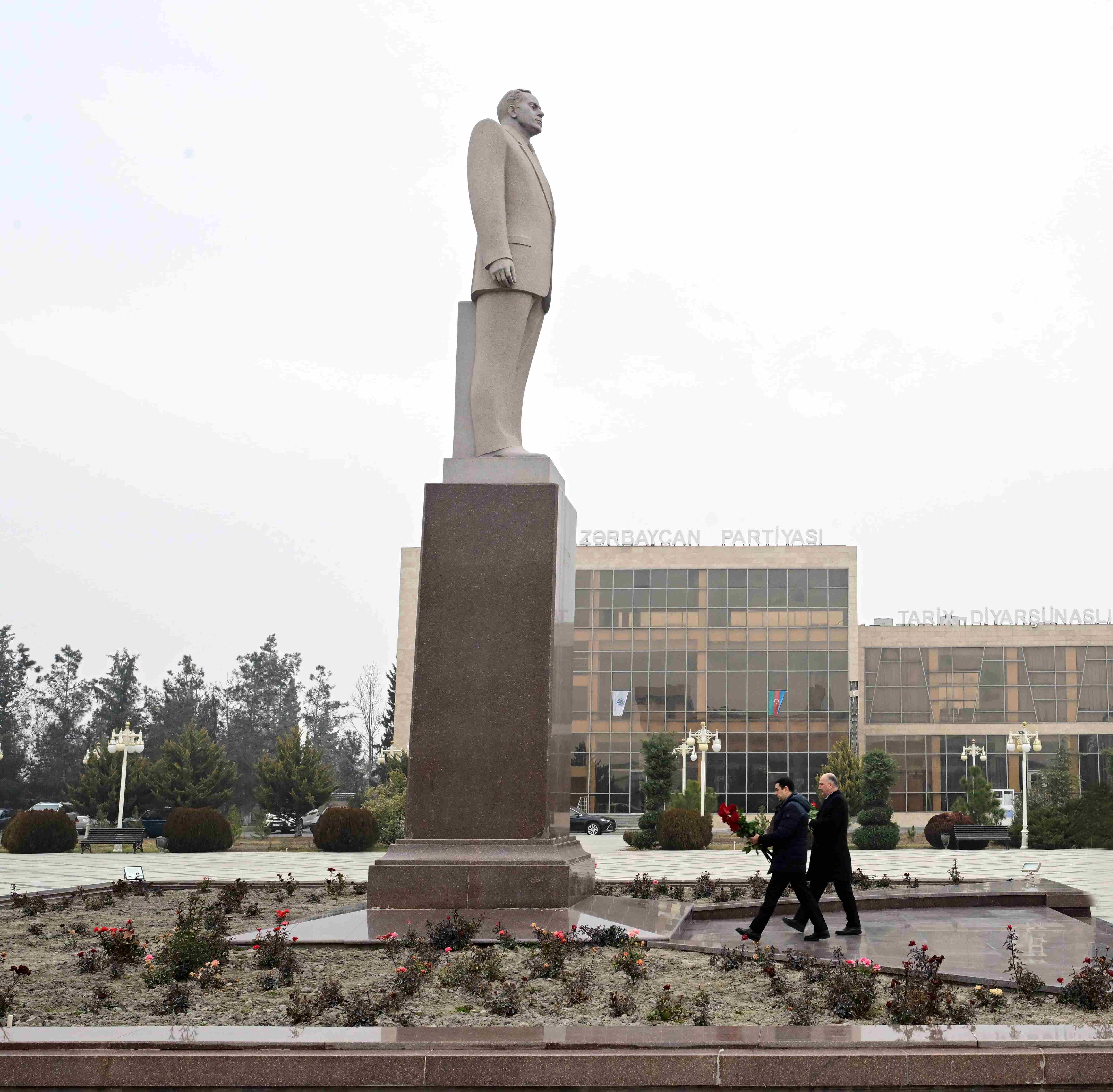 Mədəniyyət naziri Adil Kərimli Ucar rayonunda vətəndaşların müraciətlərini dinləyib