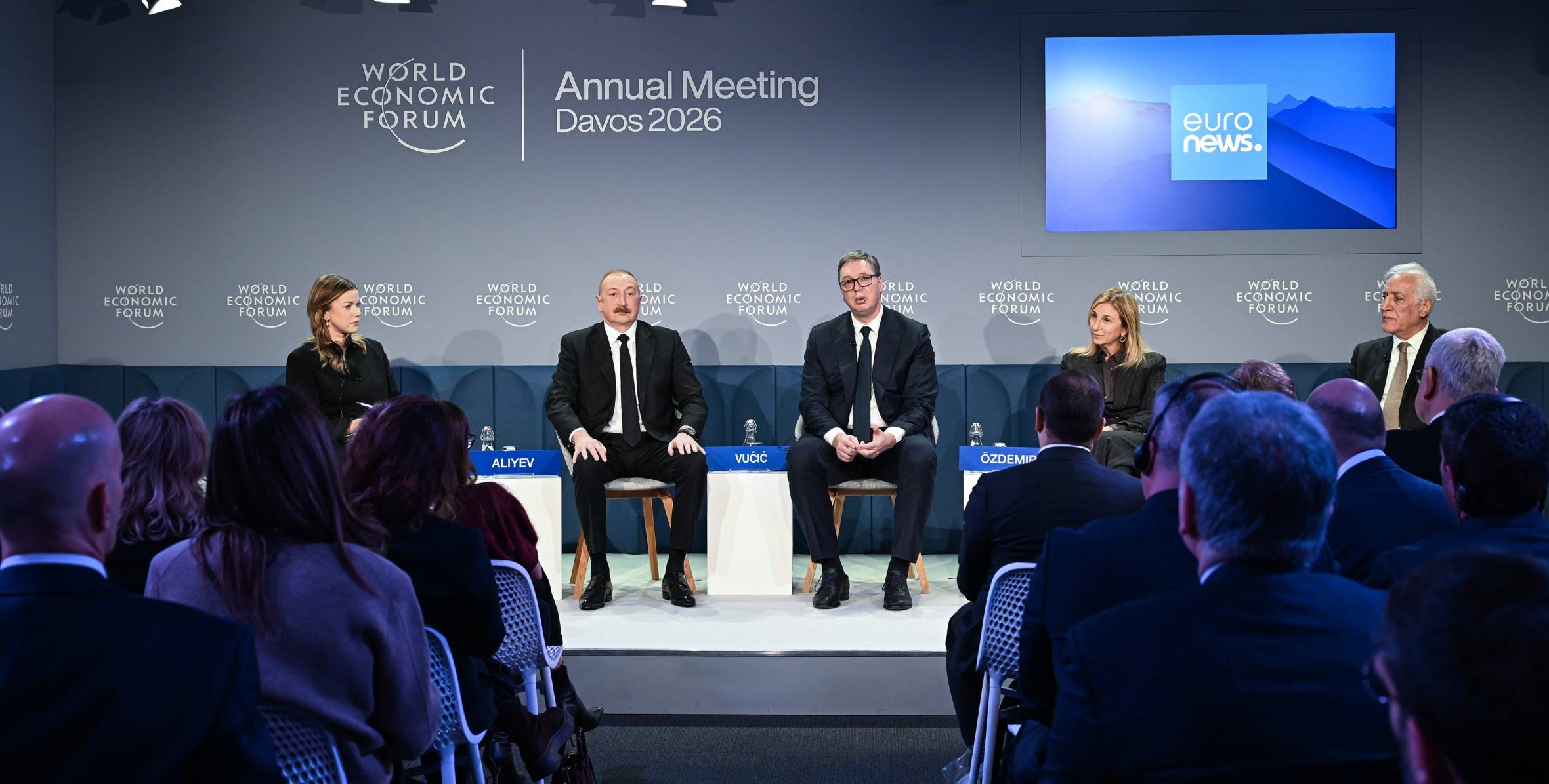 İlham Əliyev Davosda “Avrasiyanın iqtisadi özünəməxsusluğunun müəyyənləşdirilməsi” mövzusunda panel iclasında iştirak edib