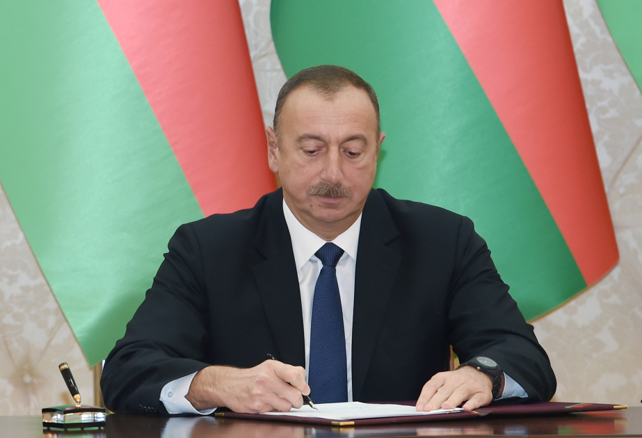 Dövlət Xidmətinin hərbi qulluqçuları və mülki işçiləri təltif ediliblər