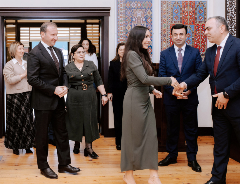 “Azərxalça”nın Şuşa məscidi üçün hazırladığı dairəvi əl xalçasının kəsim mərasimi olub