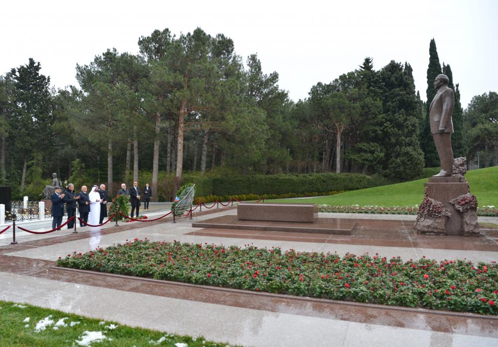 Ərəb Parlamentinin prezidenti Fəxri xiyabanı və Zəfər parkını ziyarət edib