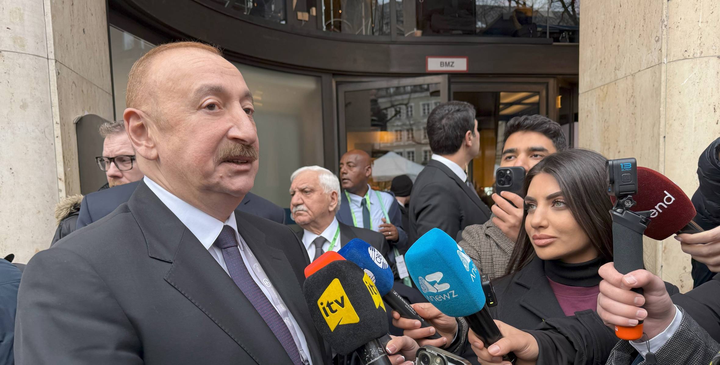 İlham Əliyev Münxendə Azərbaycan telekanallarına müsahibə verib