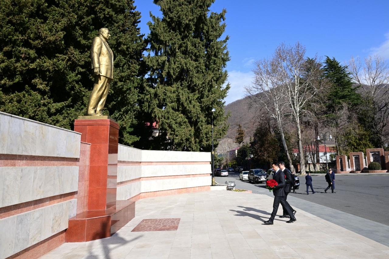 Mədəniyyət naziri Adil Kərimli Qax rayonunda vətəndaşların müraciətlərini dinləyib
