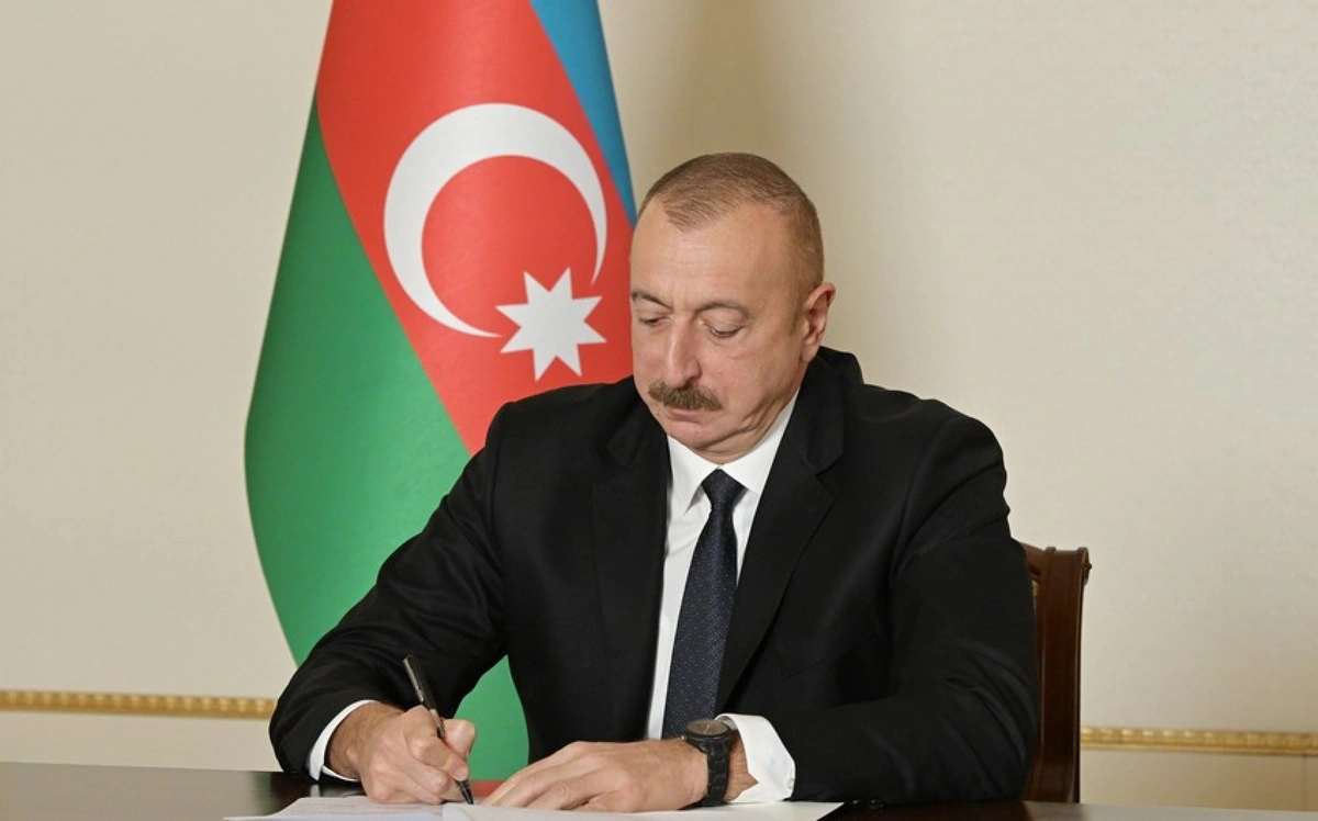 Prezident dövlət agentliyinin bəzi əməkdaşlarını təltif etdi