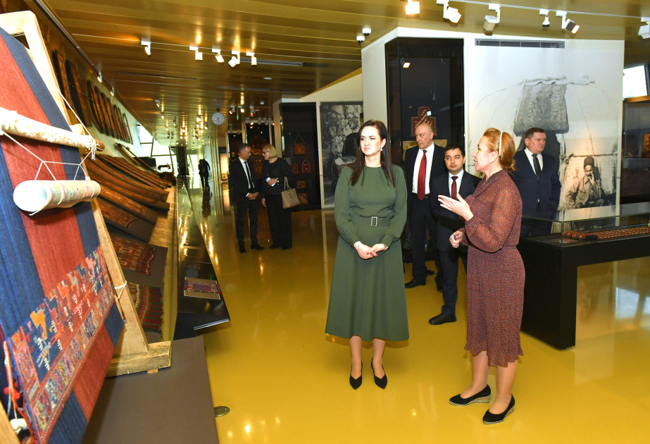 Litvanın Baş naziri Milli Xalça Muzeyini ziyarət edib