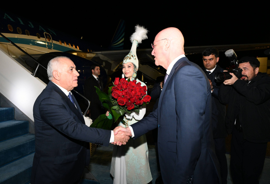 Baş nazir Əli Əsədov Qazaxıstana işgüzar səfərə gəlib