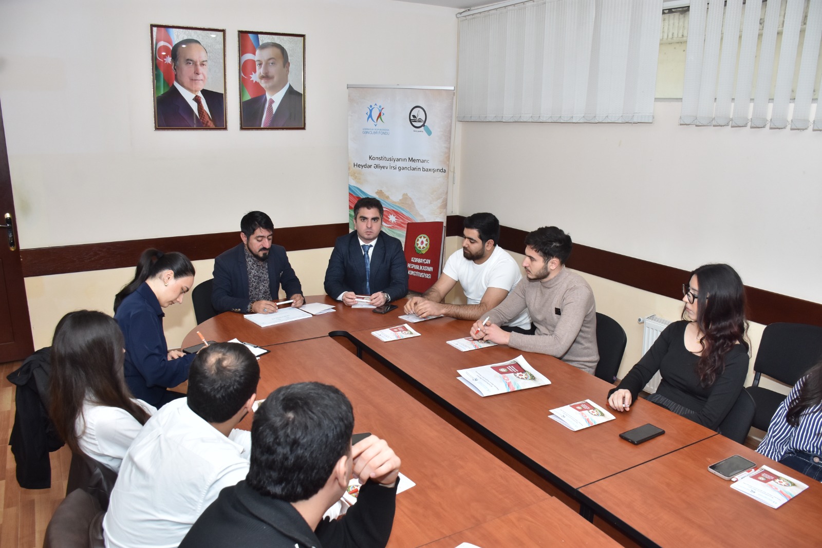 “Konstitusiyanın Memarı: Heydər Əliyev irsi gənclərin baxışında” adlı layihəsi çərcivəsində gənclərlə silsilə görüşlər keçirilib