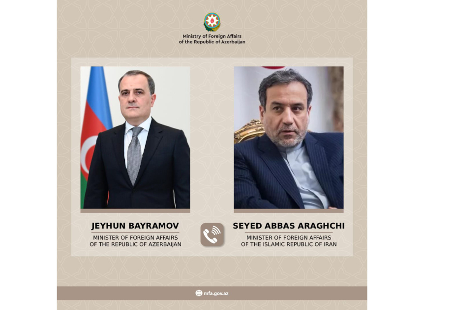 Ceyhun Bayramov iranlı həmkarı ilə regional vəziyyəti müzakirə edib