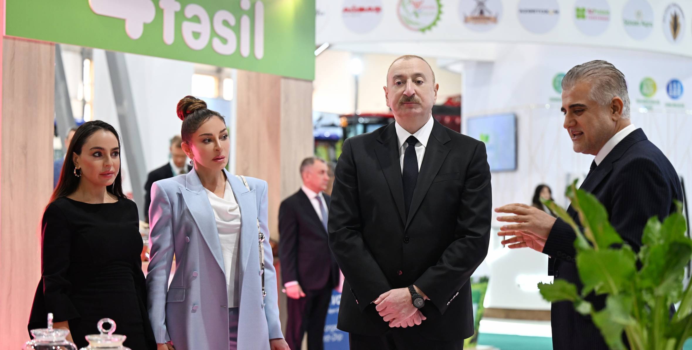 İlham Əliyev 19-cu “Caspian Agro Week” və 31-ci “InterFood Azerbaijan” sərgiləri ilə tanış olub