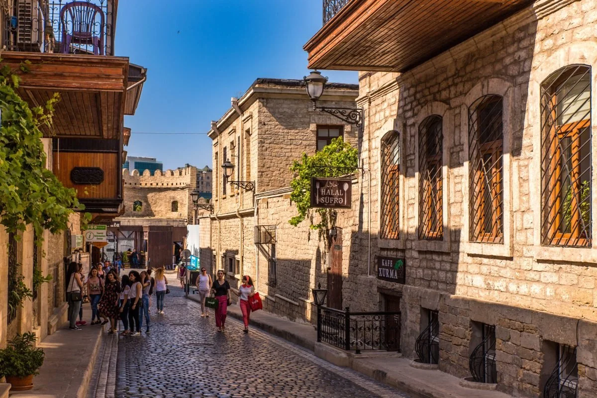 Turist axını 11 %-ə yaxın azalıb