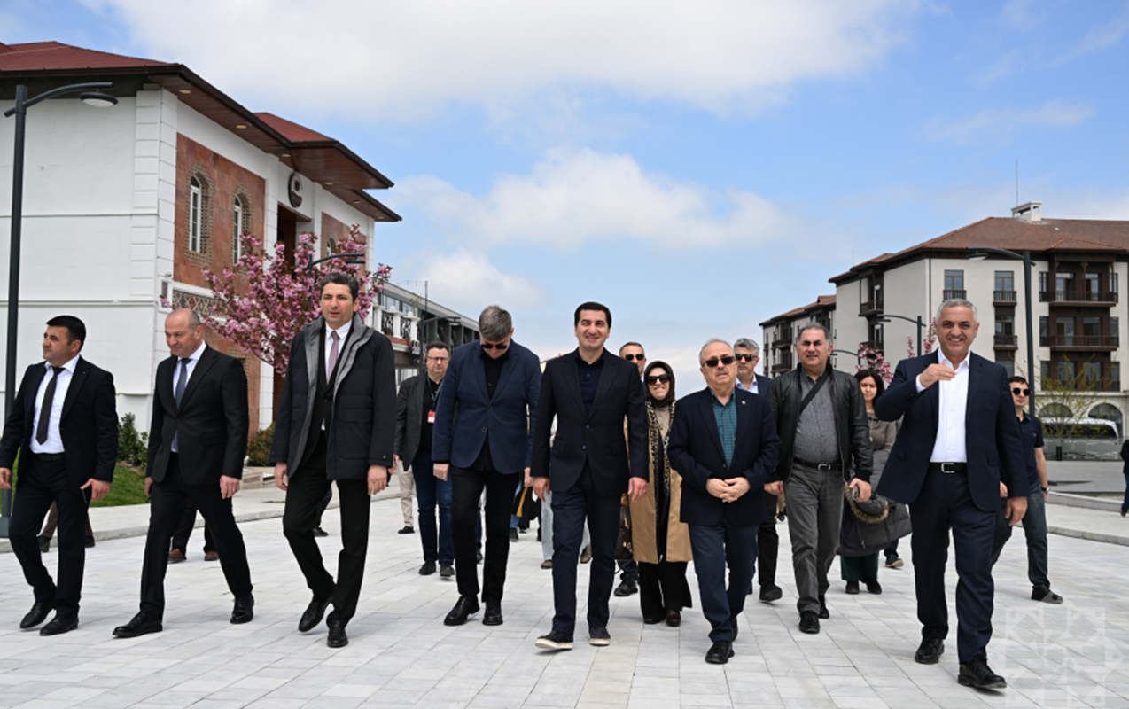 Diplomatik korpusun nümayəndələri Xankəndi Zəfər parkına gəliblər