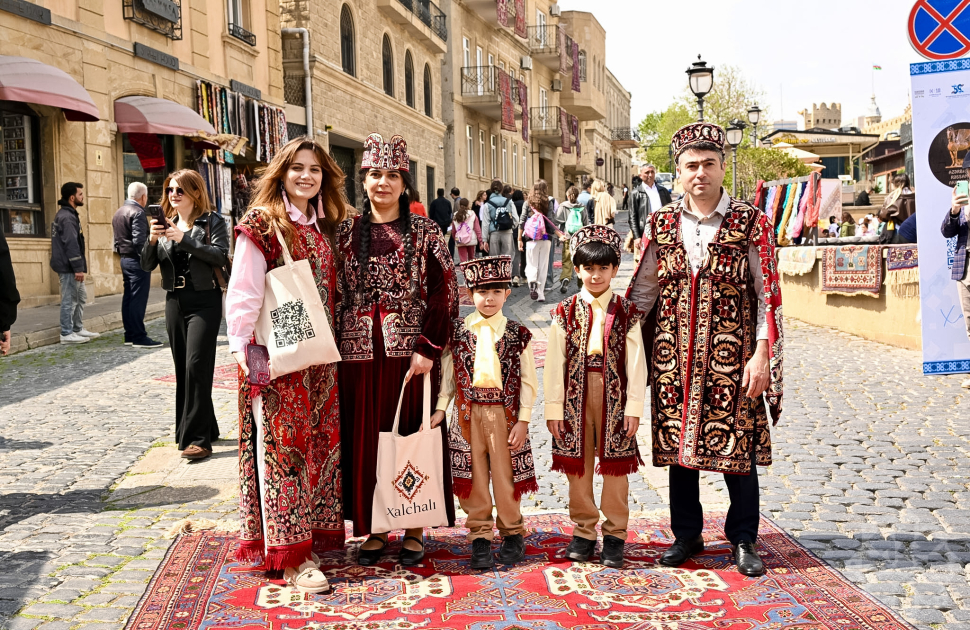 İçərişəhərdə sənət və ənənənin bayramı - Beynəlxalq Xalça Festivalı